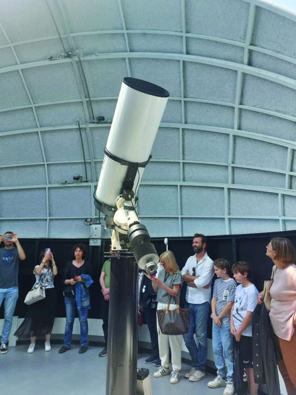 Il telescopio moderno per una visione congiunta degli astri -Rozzano