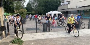 Primavera al Gratosoglio, 12 maggio '24, la partenza della biciclettata per il quartiere.