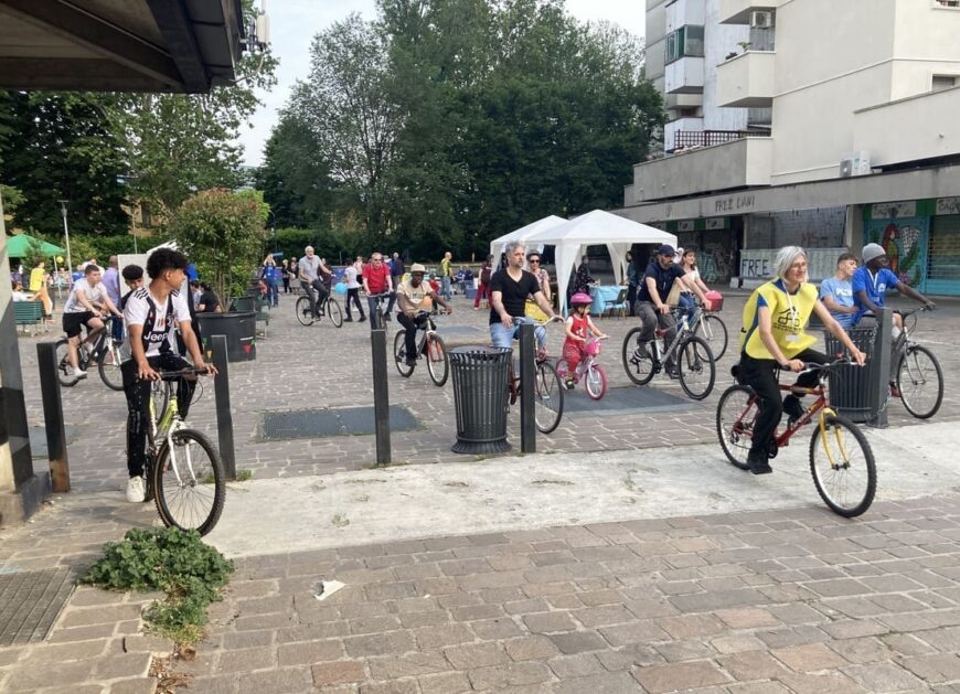 Primavera al Gratosoglio, 12 maggio '24, la partenza della biciclettata per il quartiere.