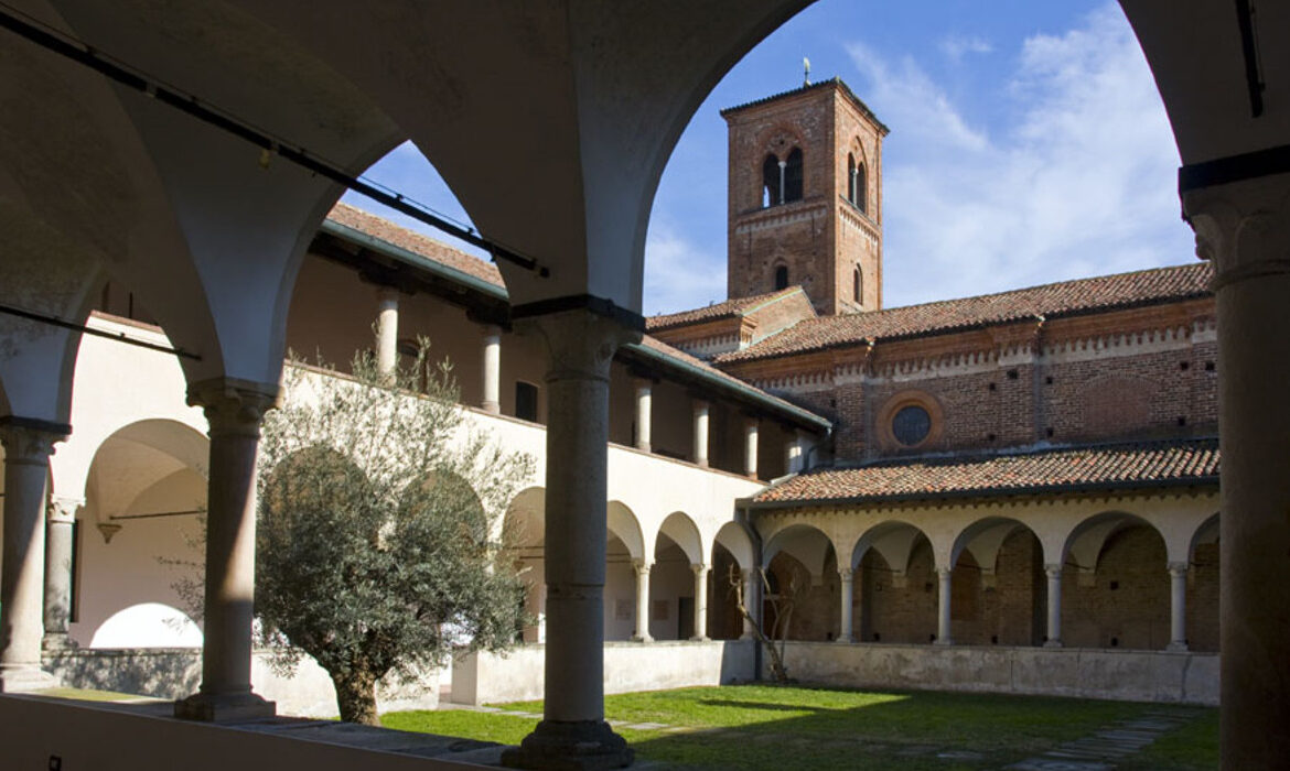 Il Chiostro dell'Abbazia di Mirasole, a Opera, Foto Wikipedia.