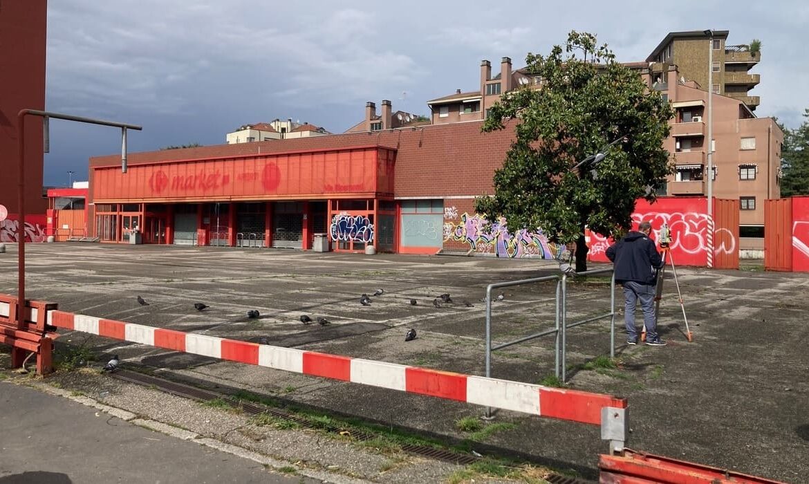 L'ex Carrefour di via Ripamonti.