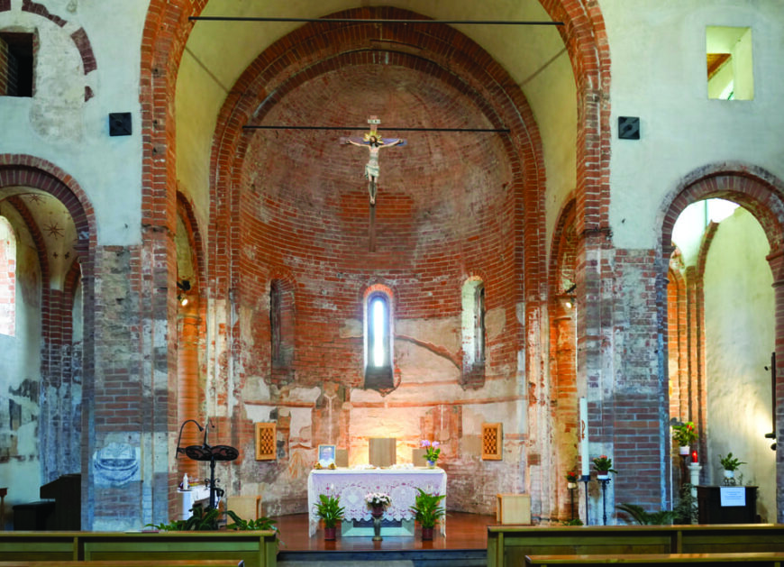 L’abside di Santa Maria alla Fonte, fortemente danneggiata dalle infiltrazioni d’acqua e dall’umidità.