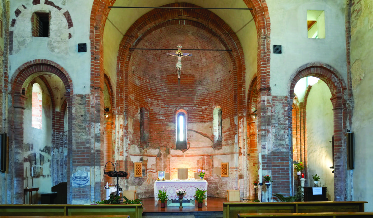 L’abside di Santa Maria alla Fonte, fortemente danneggiata dalle infiltrazioni d’acqua e dall’umidità.