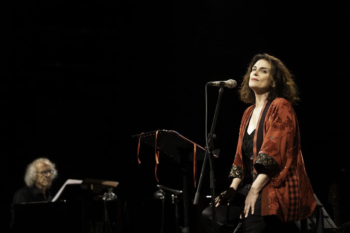 Laura Marinoni nel recital L'amore scoppiò dapperutto.